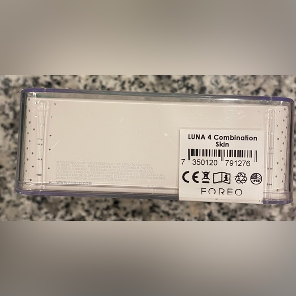 Foreo Luna 4 Smart Facial Cleansing and Firming Device - Picture 14 of 16